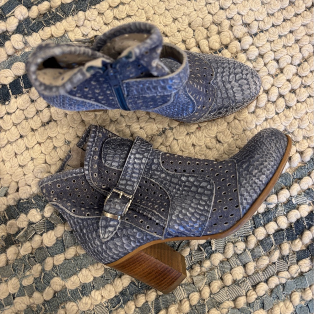 Blue western ankle boots size 35